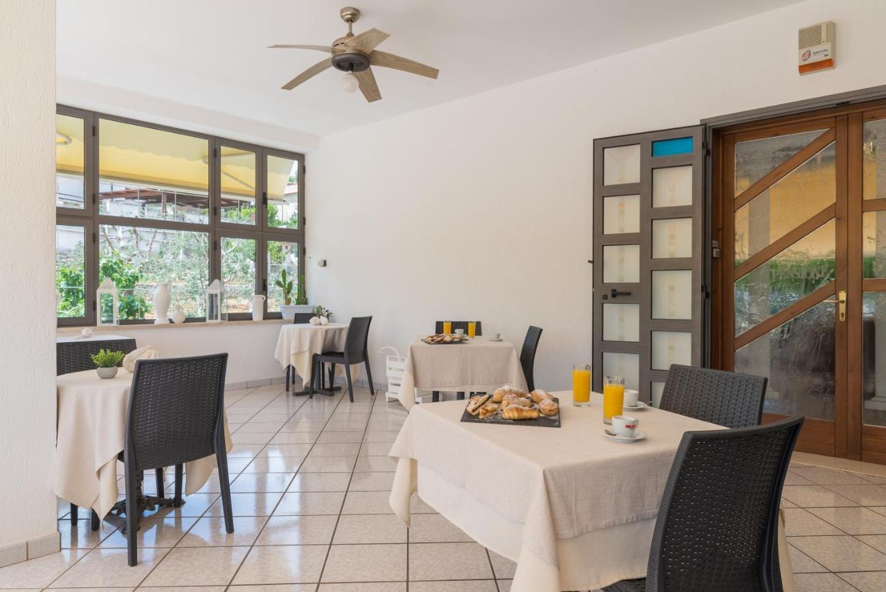 Piccolo Hotel Villa Rosa ออสตูนี ภายนอก รูปภาพ
