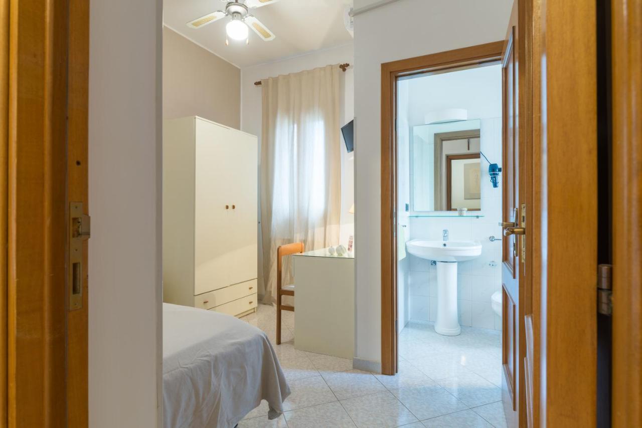 Piccolo Hotel Villa Rosa ออสตูนี ภายนอก รูปภาพ